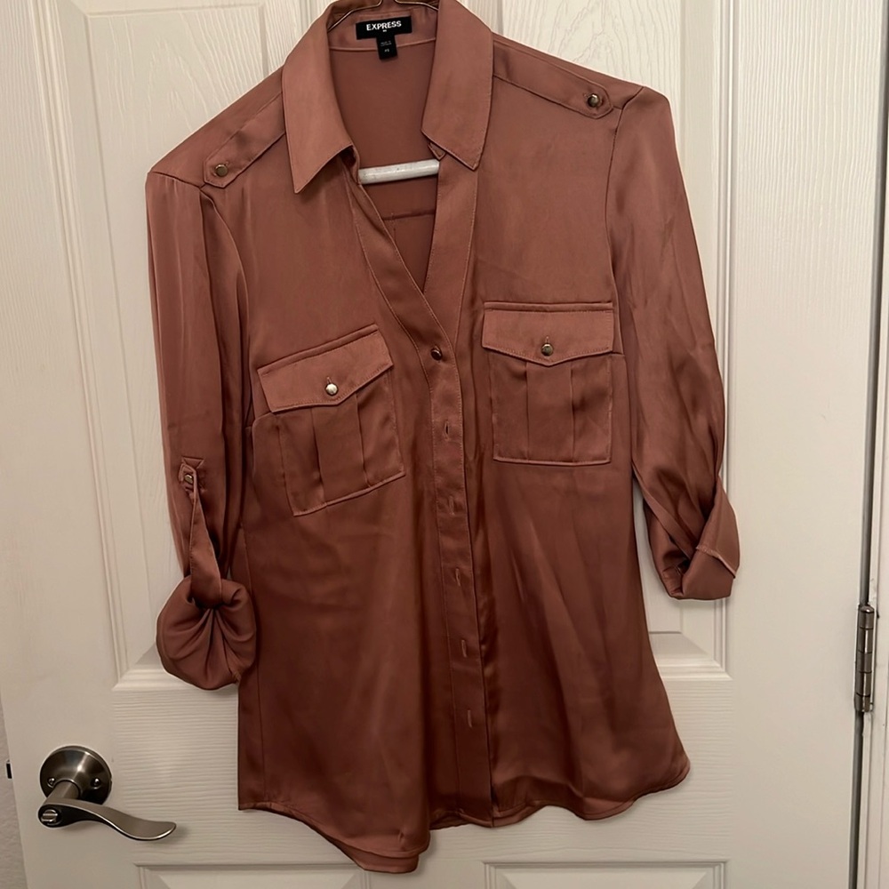Express Mocha colored 3/4 length sleeved top with gold button details